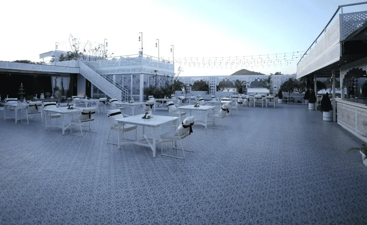 rooftop restaurant image